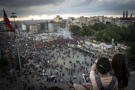 Fenomen „Gezi”: Od pokojowych protestów do krwawego stłumienia, 