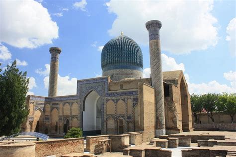 Zamieszkanie w Samarkandzie: Podróżne dzieje Firdawsiego i jego niezapomnianego Szama